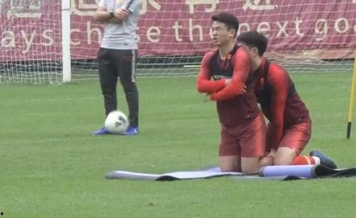 颜骏凌前女友爆料视频,揭秘足球明星背后的情感纠葛  第1张